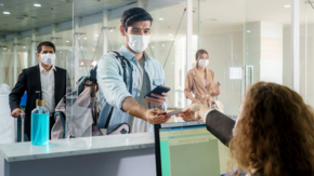 Flughafen Boarding Maske iStock ake1150sb.jpg